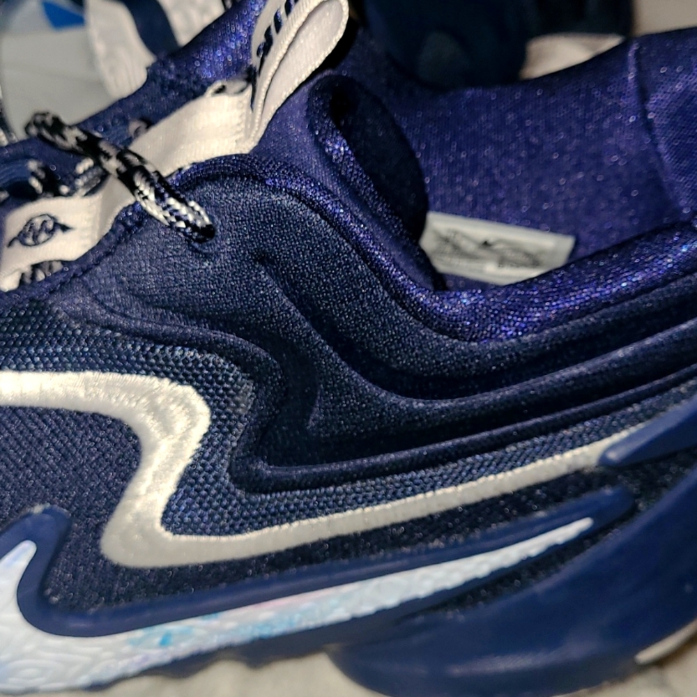Mens Nike Cosmic Swirl NWOT Blue/ White Athletic Shoes - Navy and White